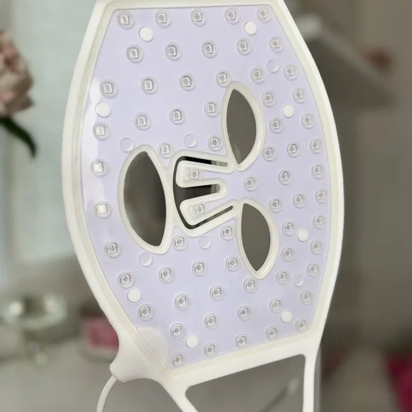 CURRENTBODY skin led light therapy mask